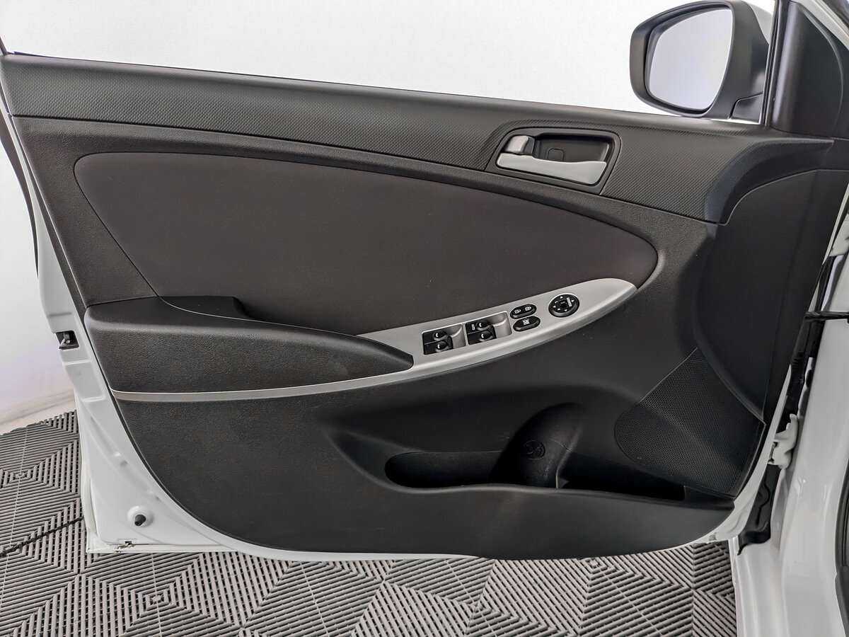 Купить Hyundai Solaris, 2015, 113 015 км, фото №13