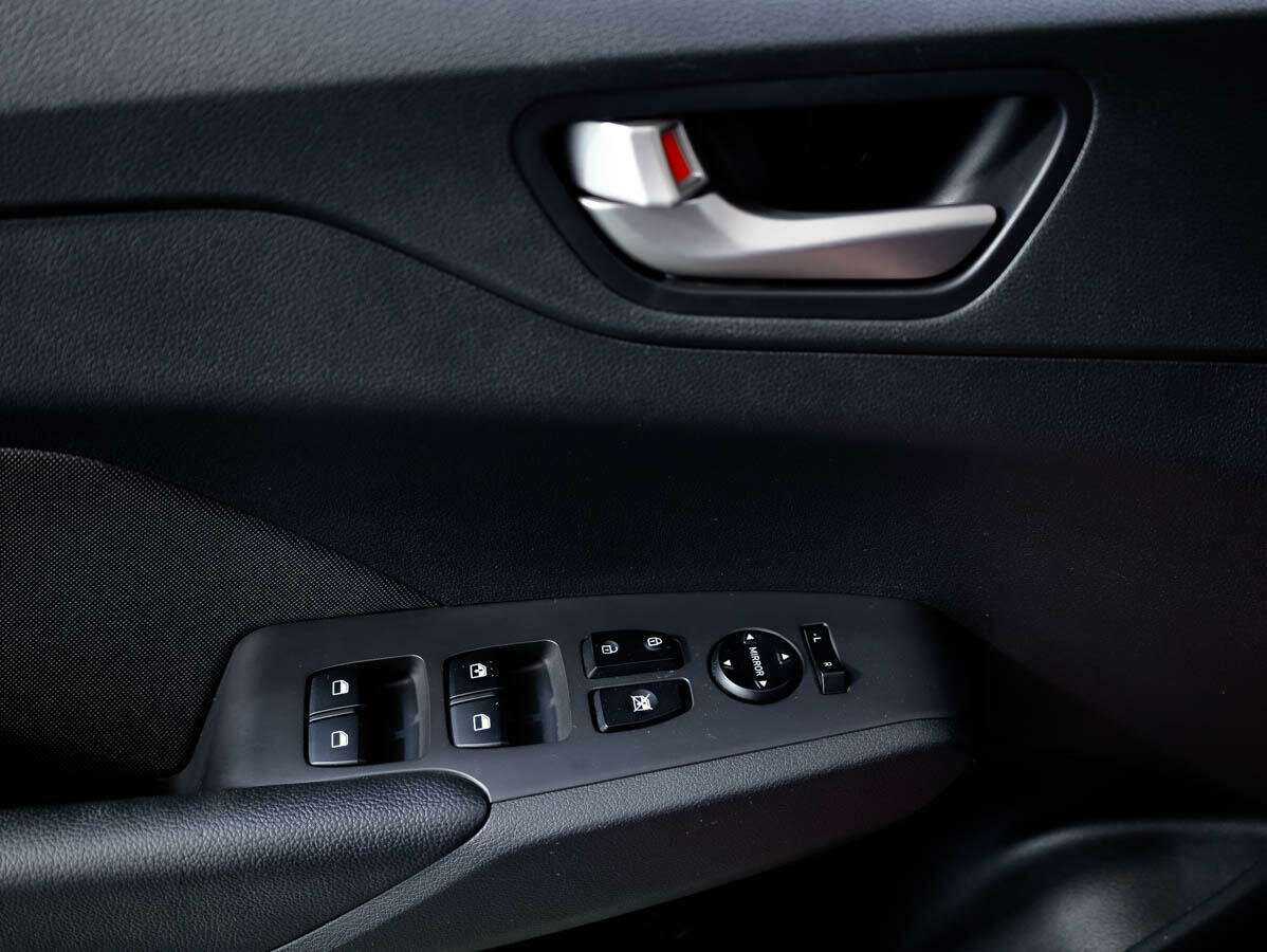 Купить Hyundai Solaris, 2017, 64 675 км, фото №13