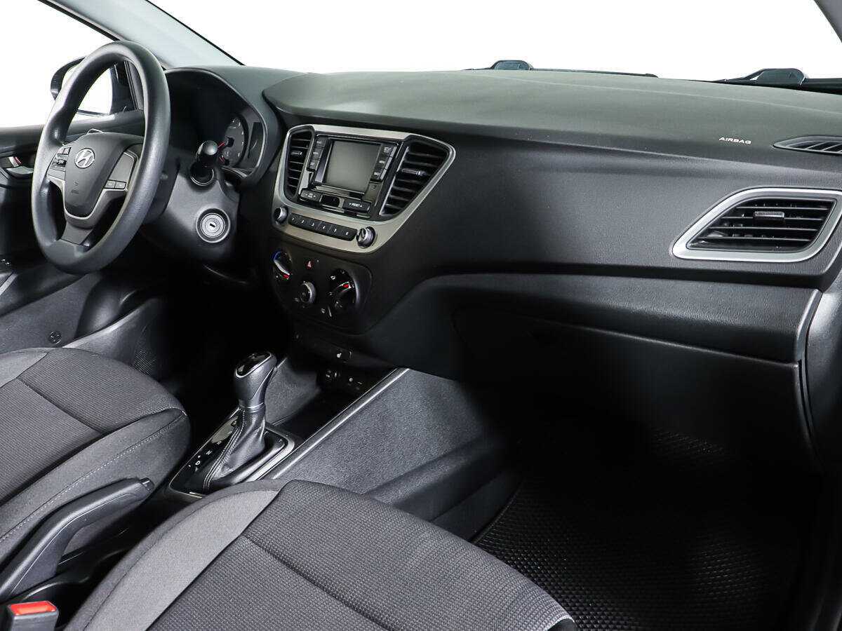 Купить Hyundai Solaris, 2017, 75 447 км, фото №9