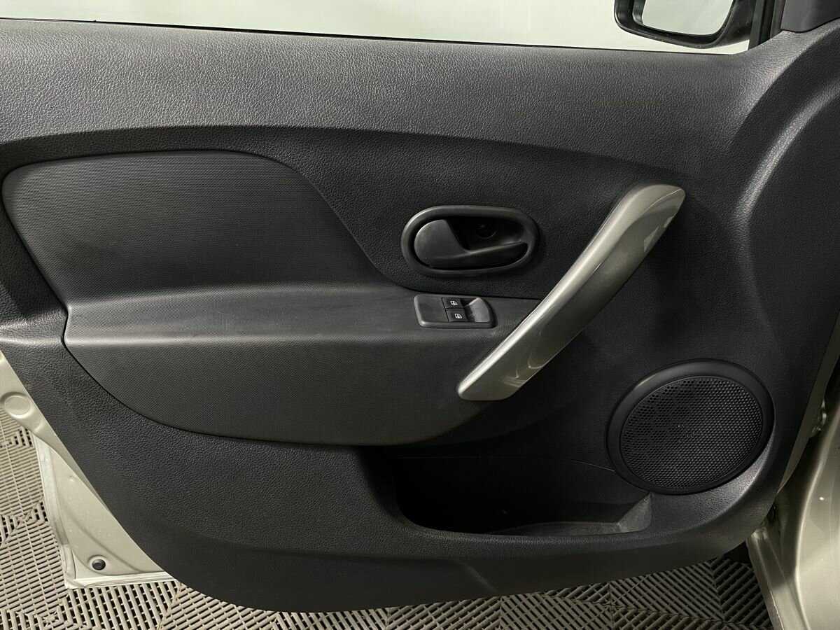 Купить Renault Logan, 2018, 200 819 км, фото №8