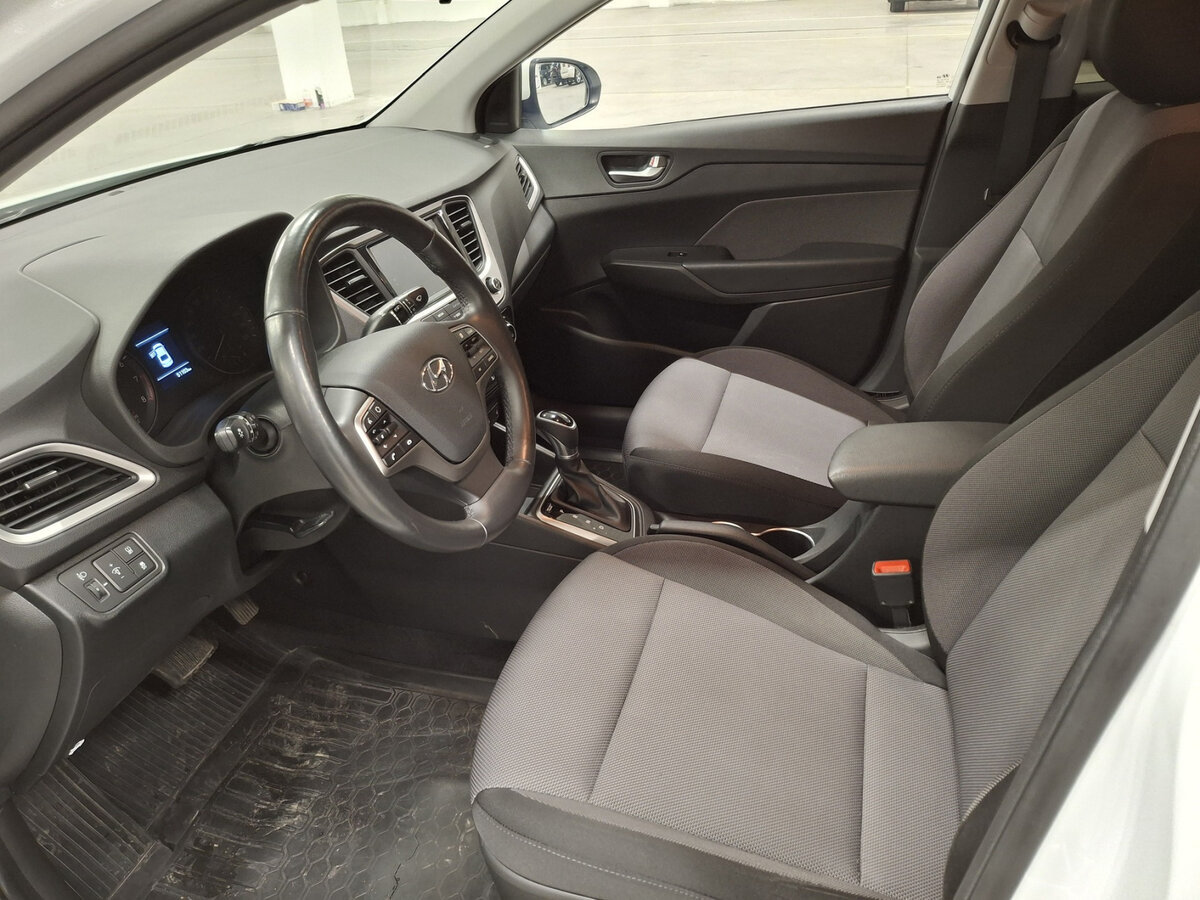 Купить Hyundai Solaris II, 2017, 51 103 км, фото №16